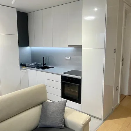 Apartment Centrally Located In Ns *